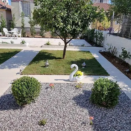 Fiore , 200m From Square Semesterbostad *