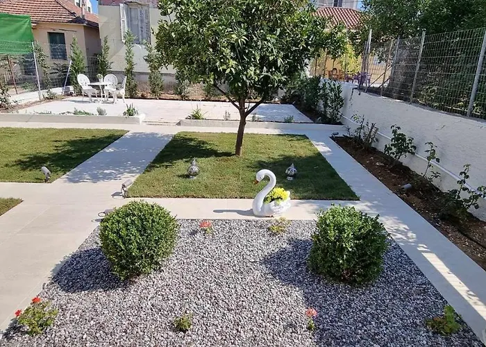 Fiore , 200m From Square Dom wakacyjny *